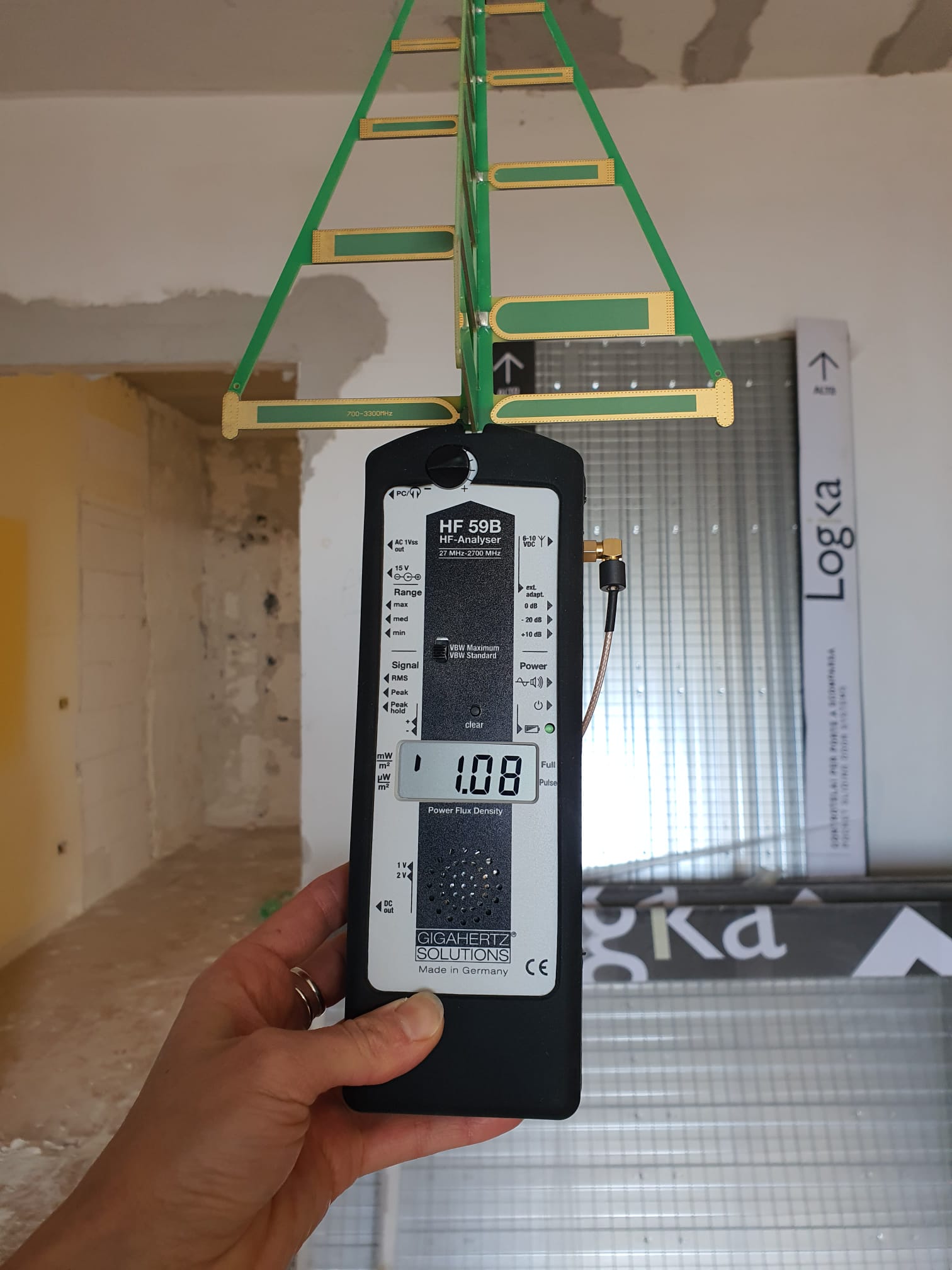 Misuratore HF 59B durante rilevazione alte frequenze